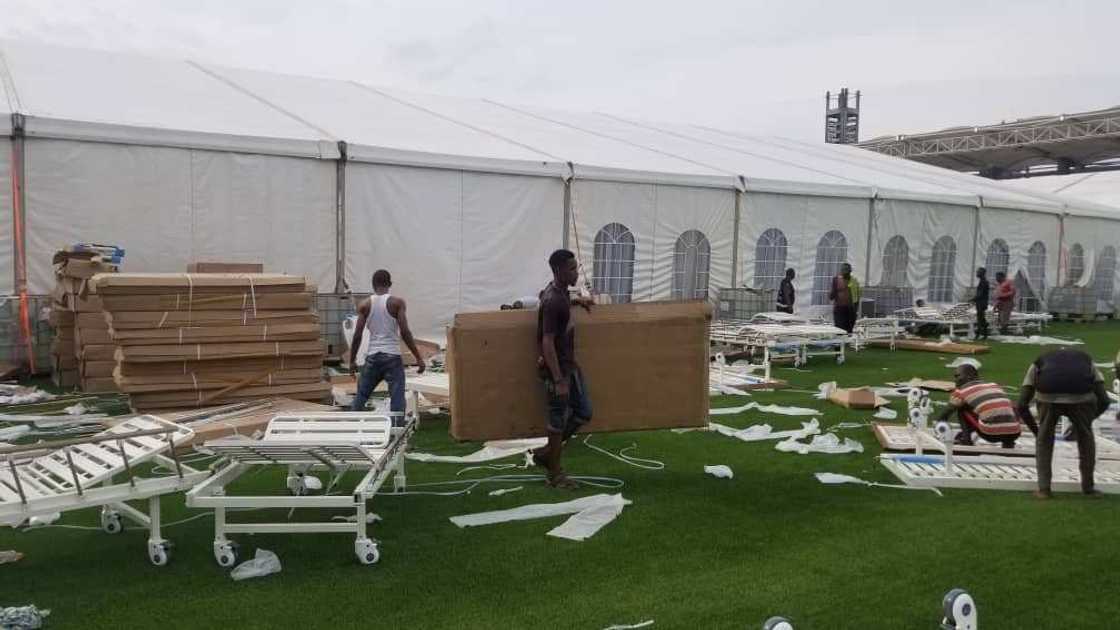 Yanzu-yanzu: Gwamnatin jihar Legas ta mayar da filin kwallo asibitin jinyar masu Coronavirus Yanzu-yanzu: Gwamnatin jihar Legas ta mayar da filin kwallo asibitin jinyar masu Coronavirus