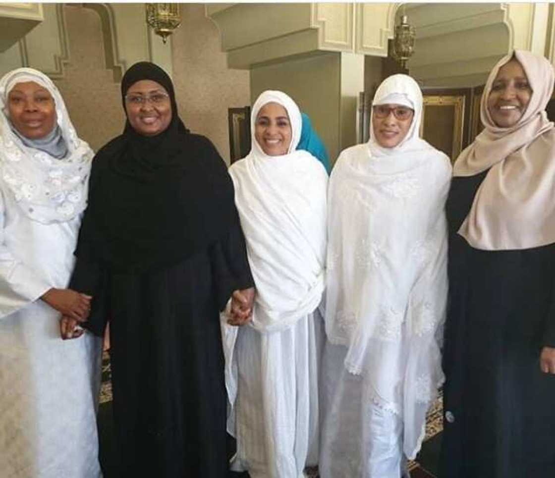 Hotunan Aisha Buhari da matan shugabannin kasashen Afirka a kasa mai tsarki Hotunan Aisha Buhari da matan shugabannin kasashen Afirka a kasa mai tsarki