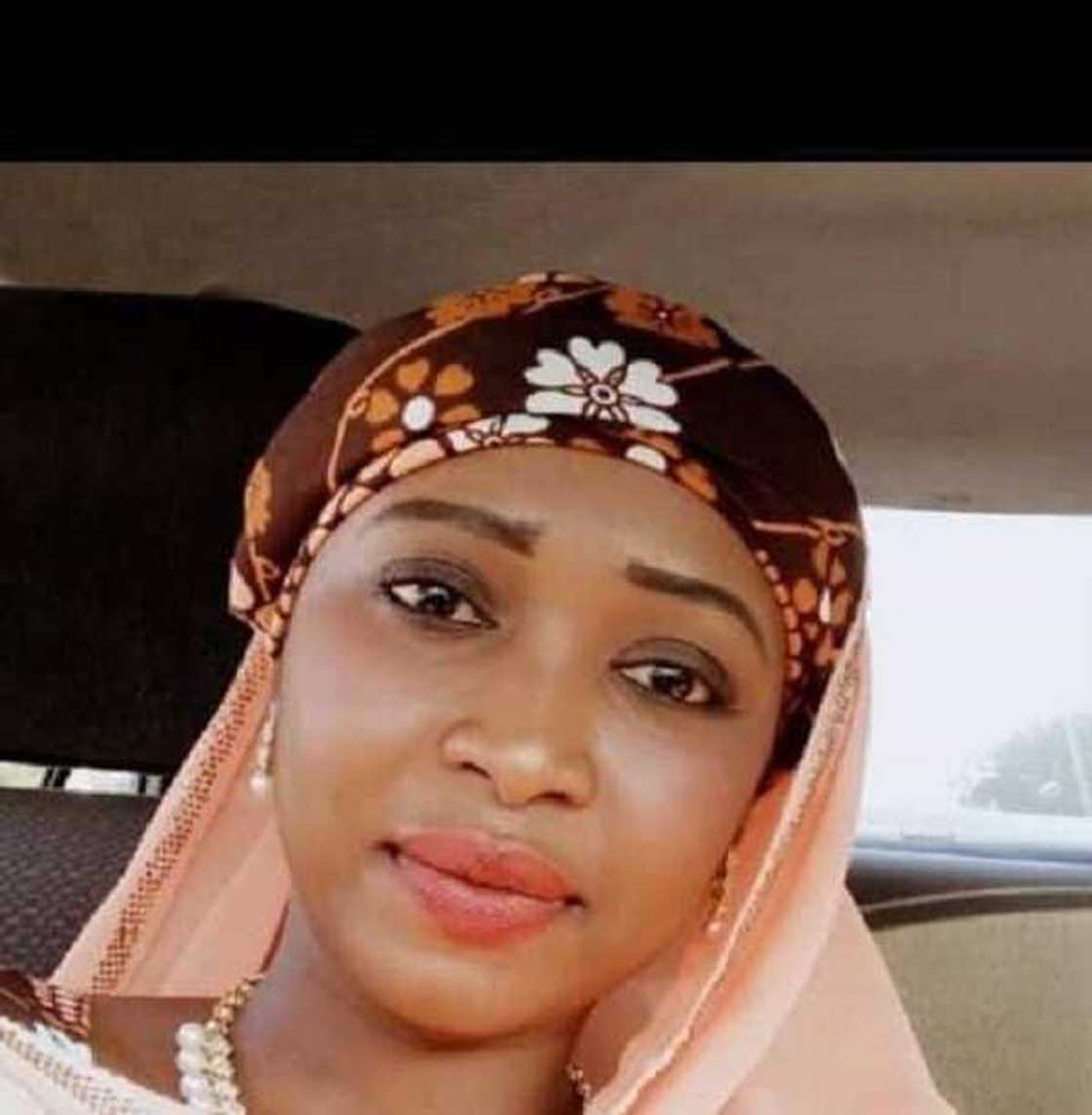 Kyakyawar budurwa daga Yola za ta yi tattaki don haduwa da Sulen Garo Kyakyawar budurwa daga Yola za ta yi tattaki don haduwa da Sulen Garo