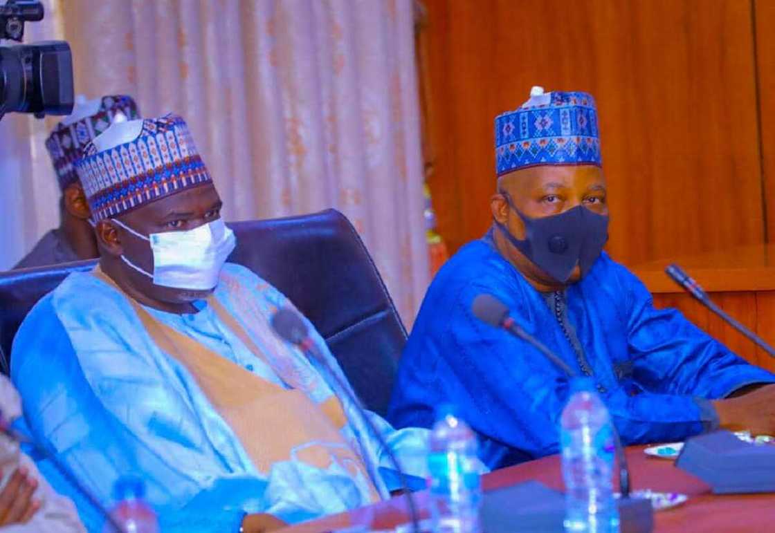 Hotunan ganawar Zulum ta farko da sabbin hafsoshin tsaro, ya mika manyan bukatu 3 Hotunan ganawar Zulum ta farko da sabbin hafsoshin tsaro, ya mika manyan bukatu 3