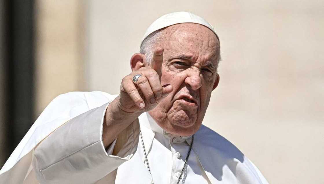 Fafaroma Francis ya yi Allah wadai da kona Kur'ani a Sweden Fafaroma Francis ya yi Allah wadai da kona Kur'ani a Sweden