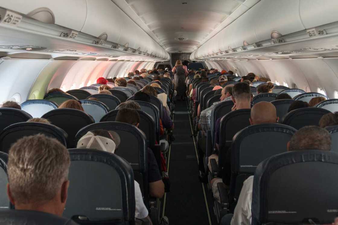 Man delay flight with poo Man delay flight with poo