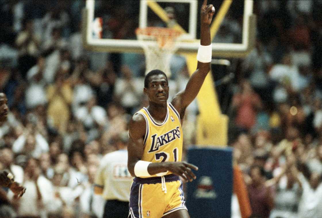 Michael Cooper raises his finger to signify the Lakers are #1