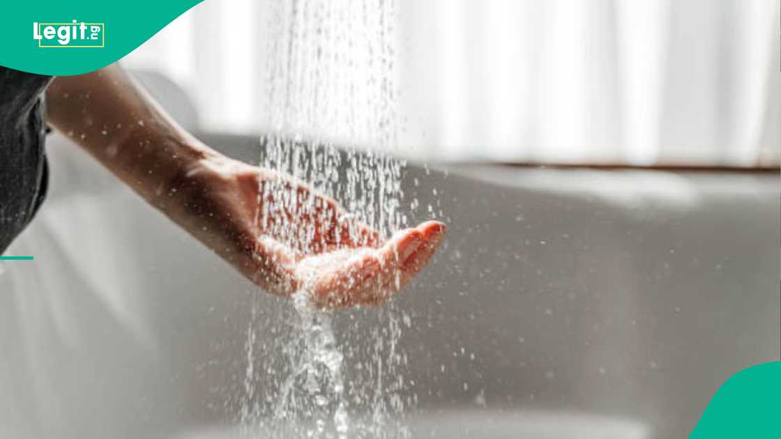 Funny siblings praise God over the transformation of their newlywed brother who now bathes early. Funny siblings praise God over the transformation of their newlywed brother who now bathes early.