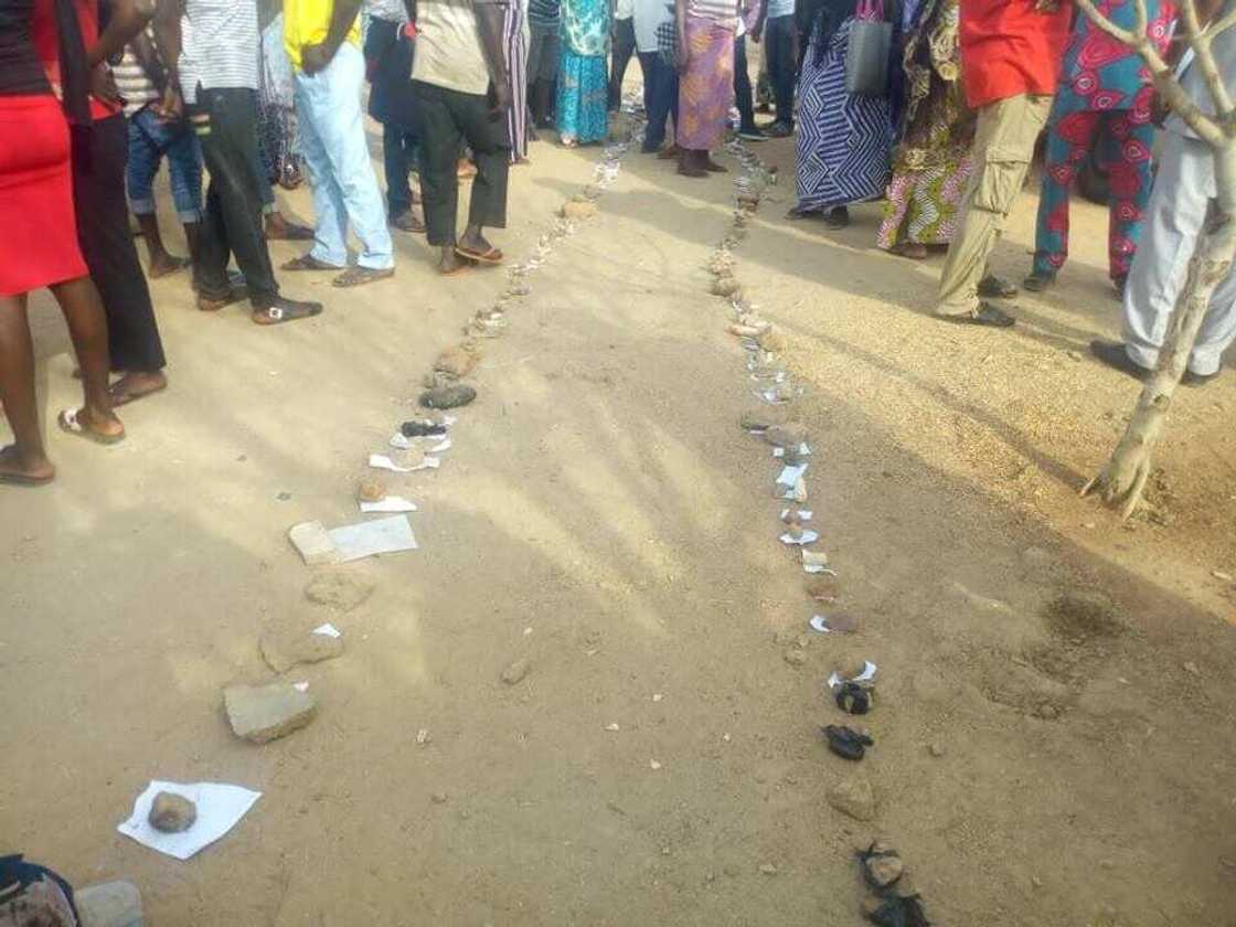 KAI TSAYE: Yadda masu kad'a kuri'a ke amfani da duwatsu domin kama layi a Bauchi KAI TSAYE: Yadda masu kad'a kuri'a ke amfani da duwatsu domin kama layi a Bauchi