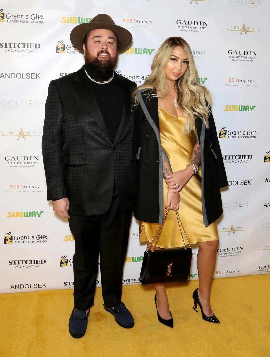 Austin "Chumlee" Russel et Olivia Rademann assistent au neuvième gala annuel "A Golden Night" de la Grant a Gift Autism Foundation "A Golden Night" à la T-Mobile Arena le 25 octobre 2018 à Las Vegas, Nevada. (Photo de Gabe Ginsberg/Getty Images) Austin "Chumlee" Russel et Olivia Rademann assistent au neuvième gala annuel "A Golden Night" de la Grant a Gift Autism Foundation "A Golden Night" à la T-Mobile Arena le 25 octobre 2018 à Las Vegas, Nevada. (Photo de Gabe Ginsberg/Getty Images)