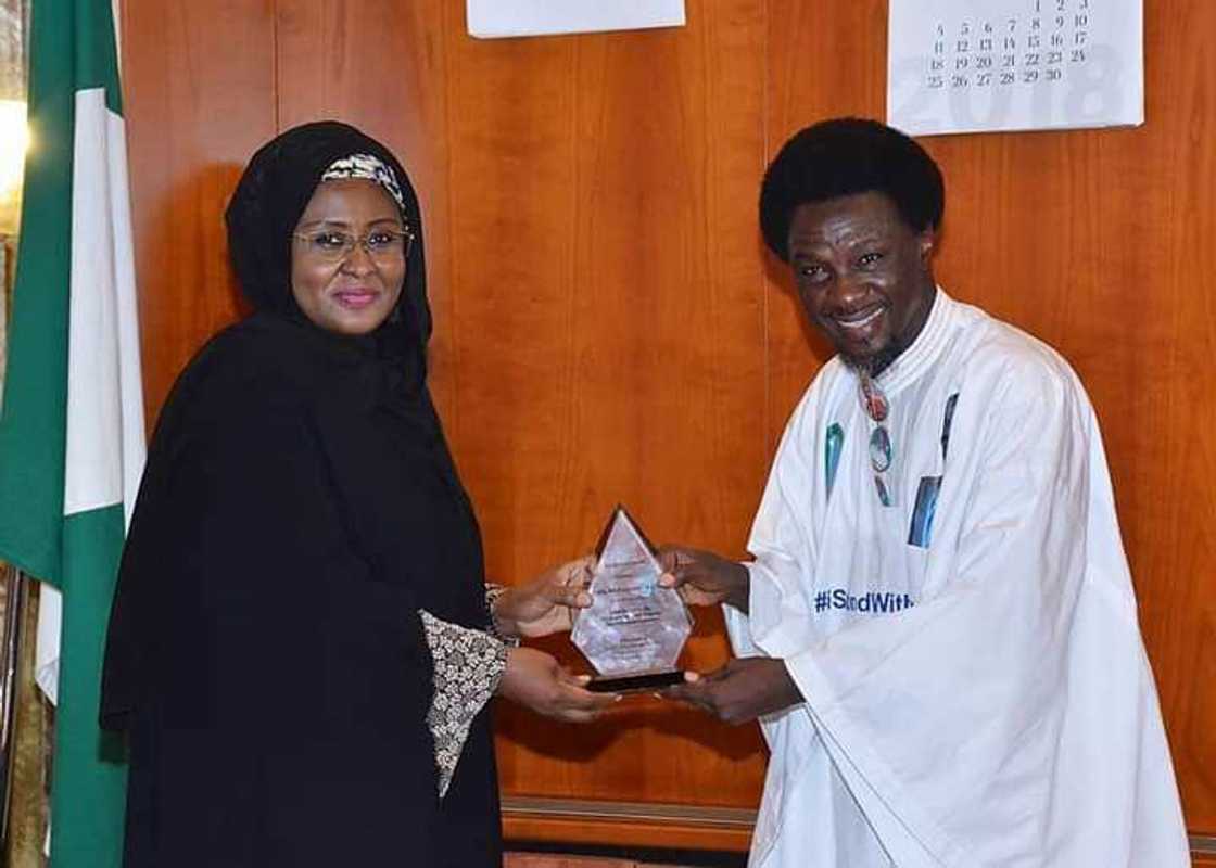 Sai na aske gashi na idan Buhari yayi nasara a zaben 2019 - Bello Muhammad Sai na aske gashi na idan Buhari yayi nasara a zaben 2019 - Bello Muhammad