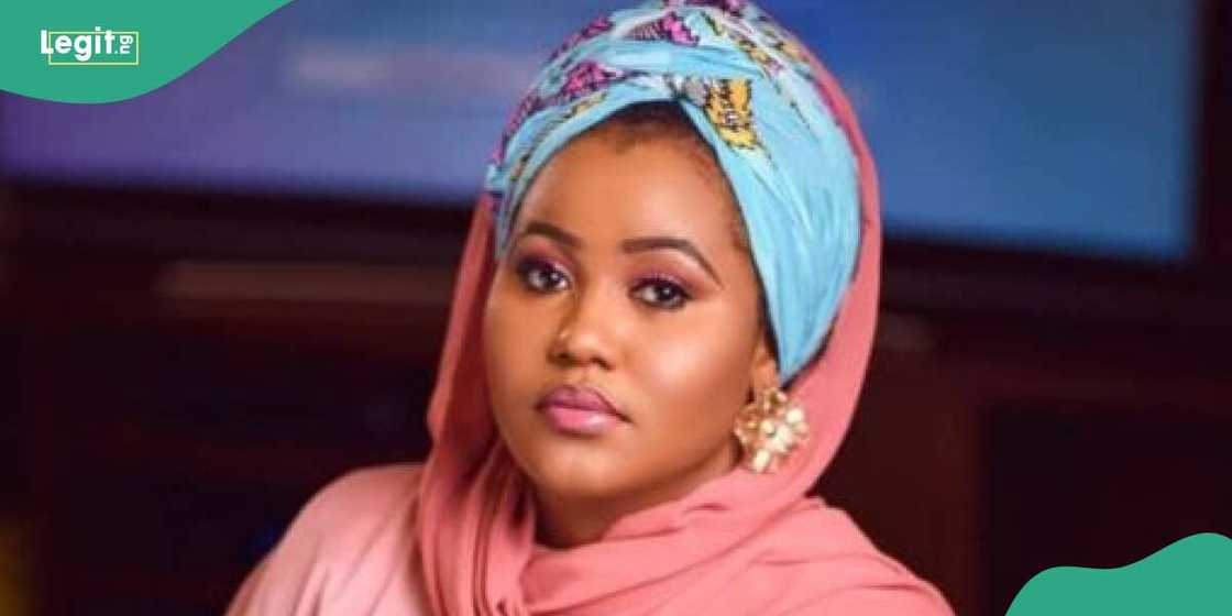 Hadiza Gabon da ke shirya hira a Gabon TV Hadiza Gabon da ke shirya hira a Gabon TV