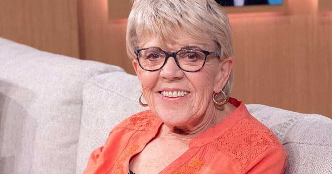 Hotunan matashi mai shekaru 35 ya yi wuff da tsohuwa mai shekaru 80 Hotunan matashi mai shekaru 35 ya yi wuff da tsohuwa mai shekaru 80