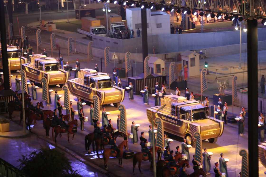 Bidiyo da hotunan yadda bikin sauyawa Fir'aunoni kaburbura a kasar Masar a gudana Bidiyo da hotunan yadda bikin sauyawa Fir'aunoni kaburbura a kasar Masar a gudana