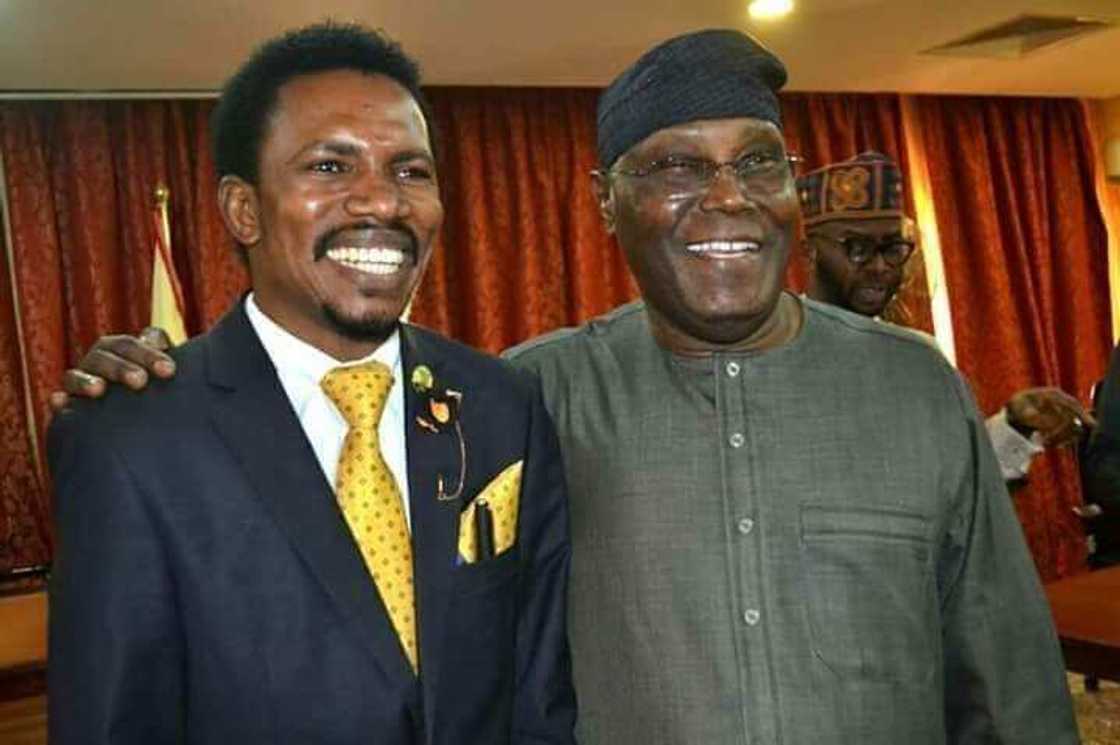 Dukan mata: Atiku Abubakar ya kwance ma Sanata Ishaku zani a Kasuwa Dukan mata: Atiku Abubakar ya kwance ma Sanata Ishaku zani a Kasuwa