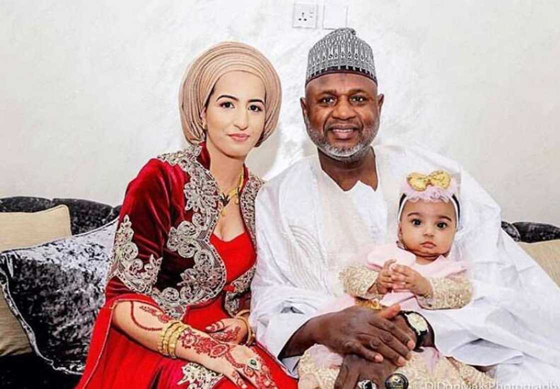Amaryar sanata Yarima da ya aura tana karama ta girma, hoto Amaryar sanata Yarima da ya aura tana karama ta girma, hoto