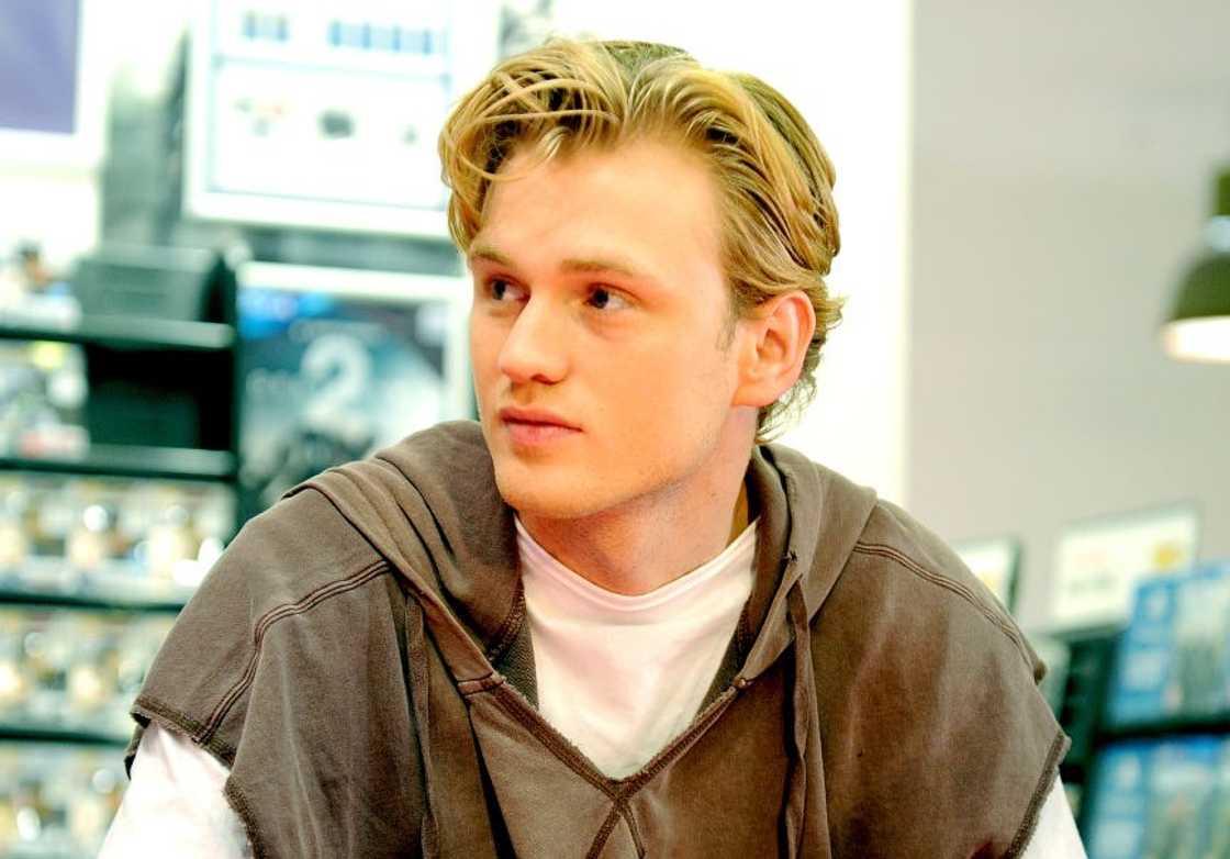 Tristan Evans of The Vamps meets fans at HMV Manchester Tristan Evans of The Vamps meets fans at HMV Manchester