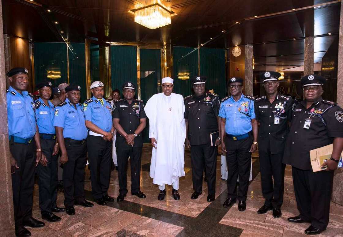 Yanzu-yanzu: Buhari ya kara albashin yan sanda Yanzu-yanzu: Buhari ya kara albashin yan sanda