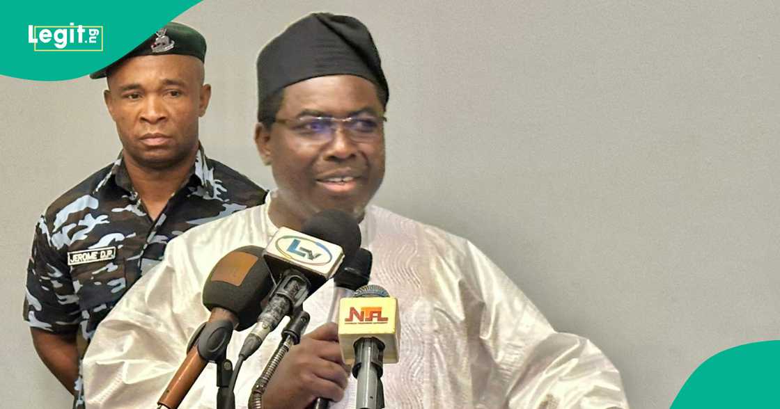 Farfesa Amupitan. Farfesa Amupitan.