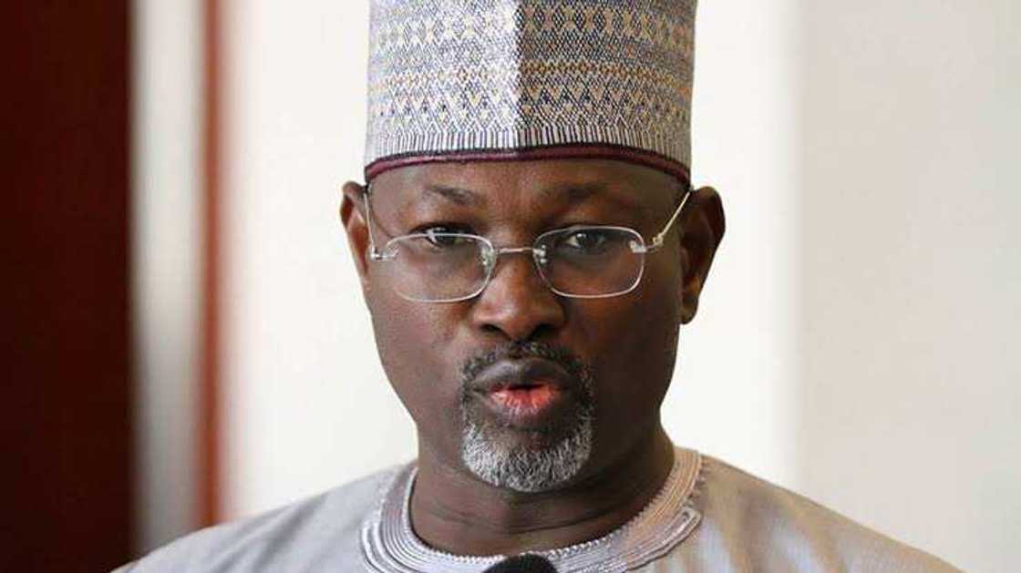 Farfesa Attahiru Jega