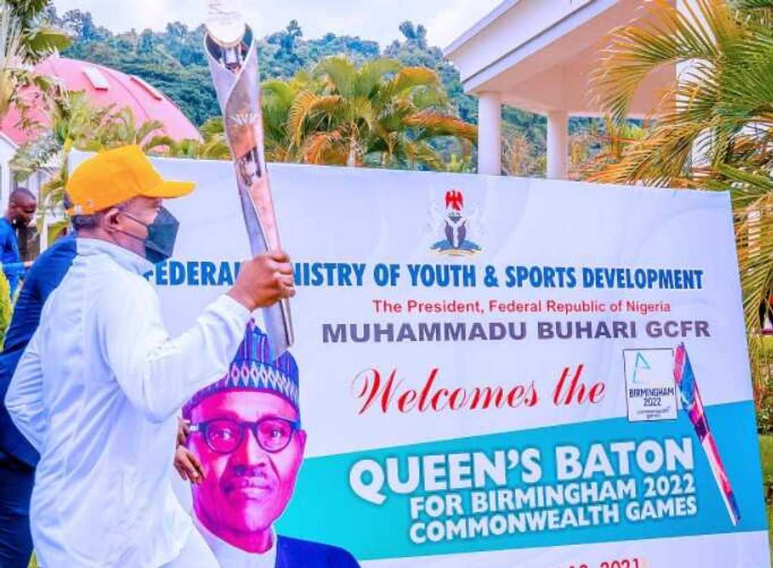 Hotunan Osinbajo a filin wasan motsa jiki yayin karbar bakuncin gasar Baton Hotunan Osinbajo a filin wasan motsa jiki yayin karbar bakuncin gasar Baton