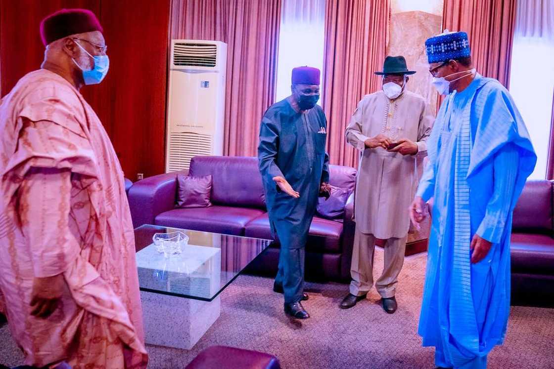 Buhari ya kira zaman dukkan masu mulki da tsaffin shugabannin Najeriya Buhari ya kira zaman dukkan masu mulki da tsaffin shugabannin Najeriya