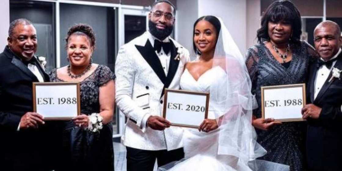 Newlywed couple celebrate their in-laws who got married in the same year Newlywed couple celebrate their in-laws who got married in the same year