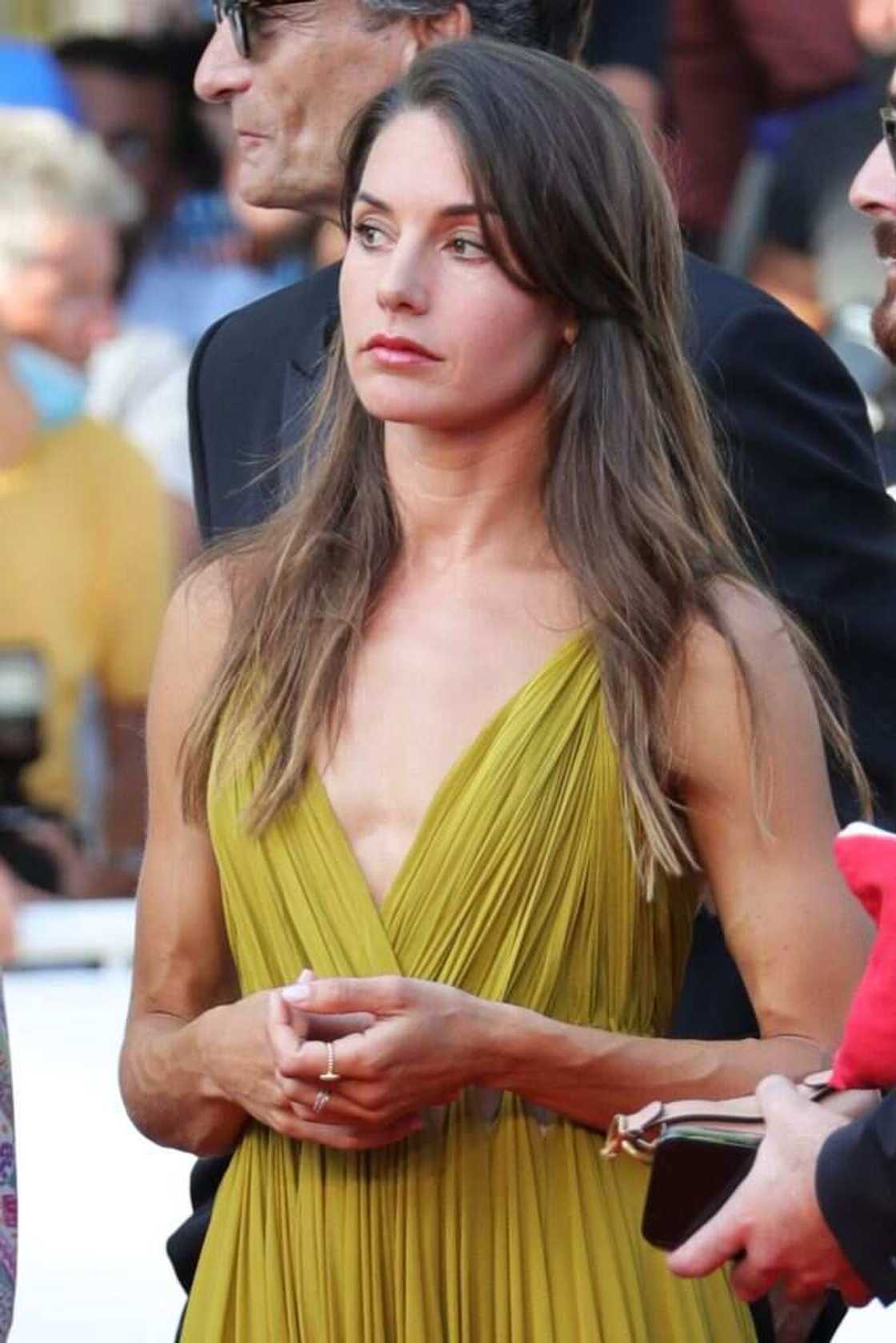 Qui est Natasha Andrews: la discrète compagne de Pierre Niney Qui est Natasha Andrews: la discrète compagne de Pierre Niney