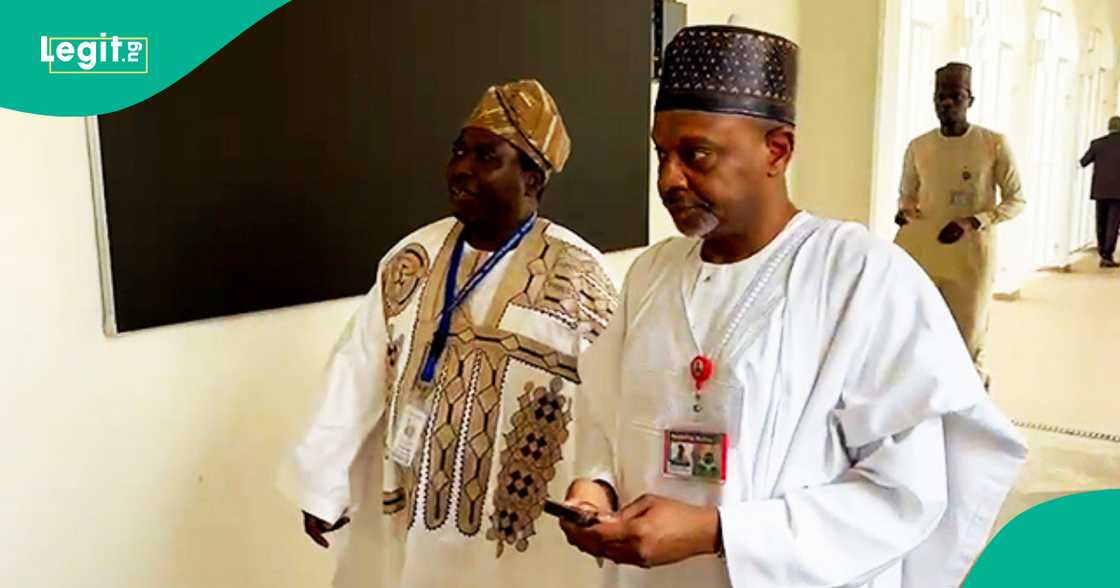 Farfesa Amupitan. Farfesa Amupitan.