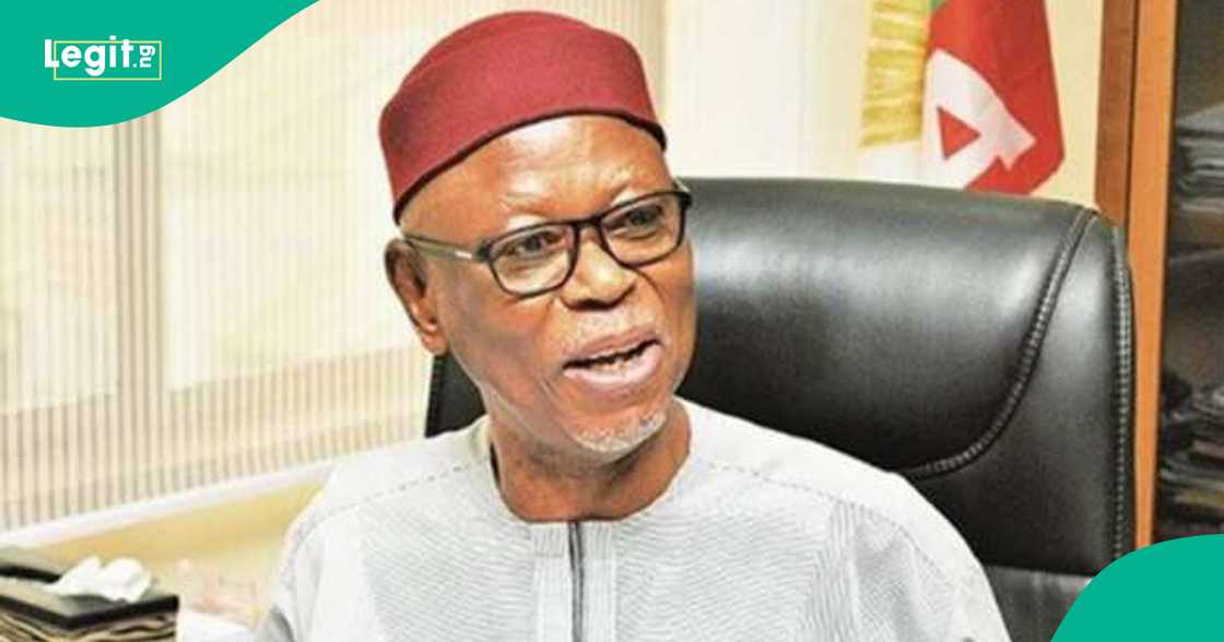 Oyegun ya sauya sheka daga APC zuwa ADC Oyegun ya sauya sheka daga APC zuwa ADC