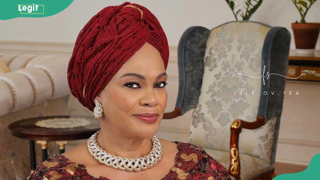 Daisy Danjuma relaxing in the house Daisy Danjuma relaxing in the house