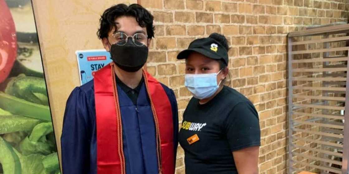 The young graduate posed for a photo with the kindhearted woman who fed him in school The young graduate posed for a photo with the kindhearted woman who fed him in school