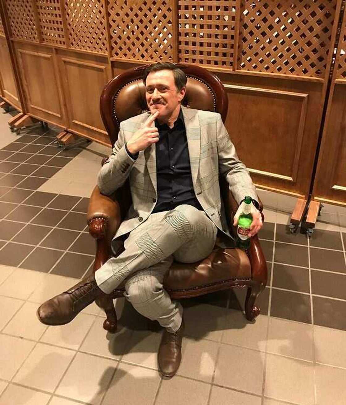 Biographie de Stéphane Fallu : l'enfance difficile de l'humoriste Biographie de Stéphane Fallu : l'enfance difficile de l'humoriste