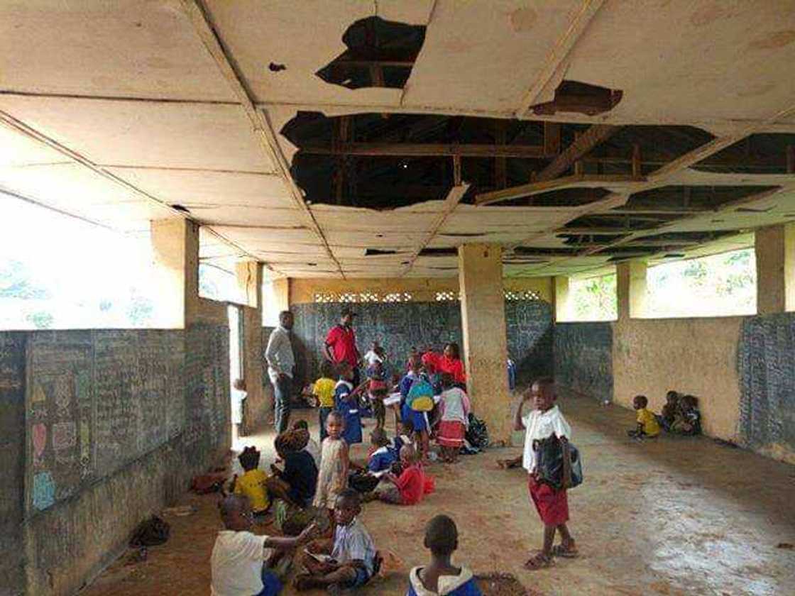 Tabarbarewar ilimi a Najeriya: Kalli yadda wasu daliban Firamari suke daukan darasi Tabarbarewar ilimi a Najeriya: Kalli yadda wasu daliban Firamari suke daukan darasi