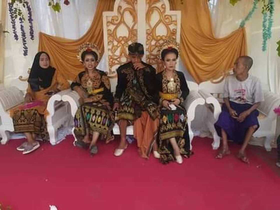 Dalibi dan shekara 20 ya auri mata biyu cikin wata daya (Hotuna) Dalibi dan shekara 20 ya auri mata biyu cikin wata daya (Hotuna)