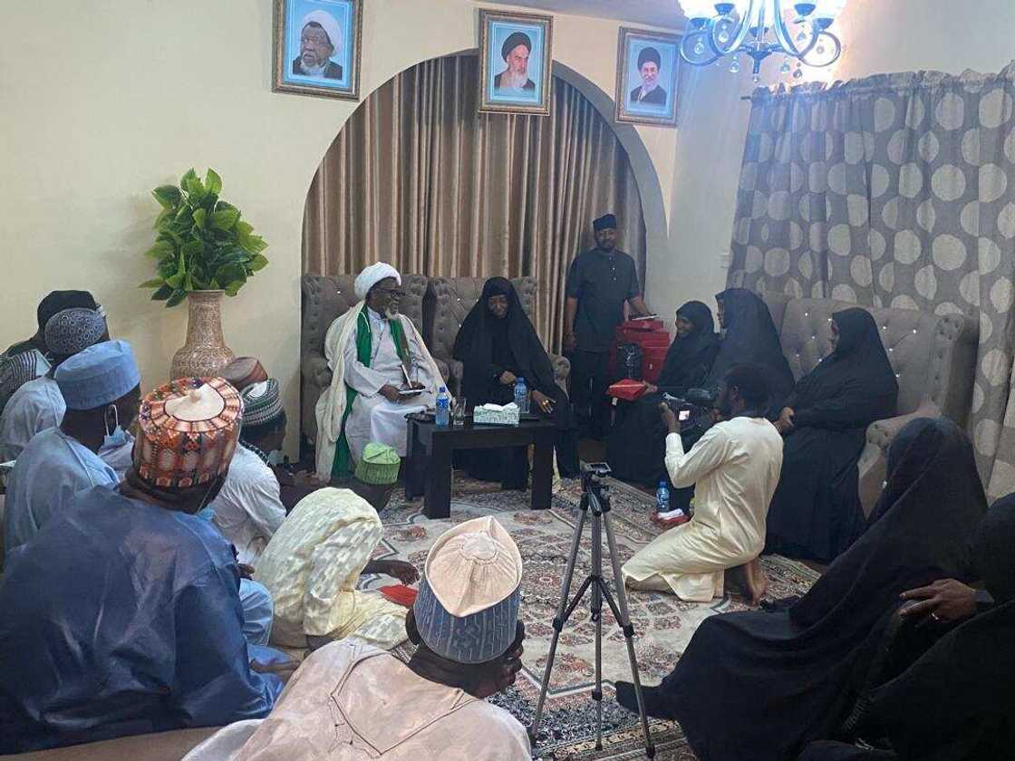 Zakzaky ya gana da mabiyansa Zakzaky ya gana da mabiyansa