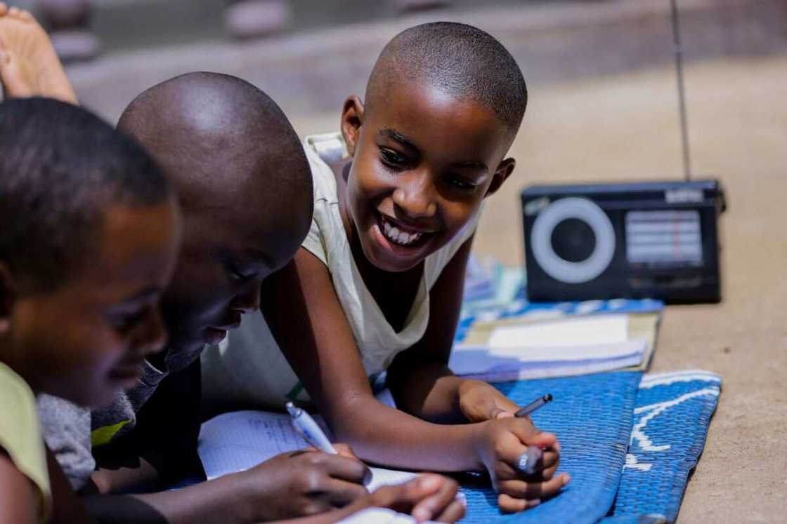 Children learning with radio Children learning with radio