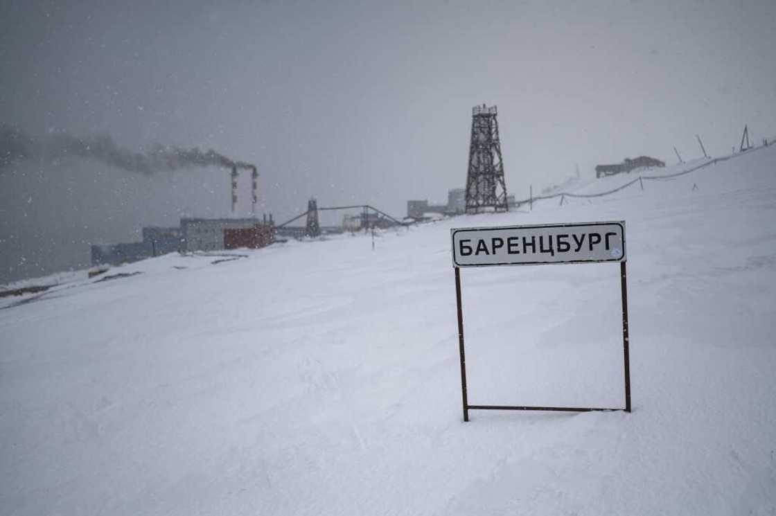 A coal plant spews out black smoke in the Russian mining settlement of Barentsburg on Norway's Spitsburgen A coal plant spews out black smoke in the Russian mining settlement of Barentsburg on Norway's Spitsburgen