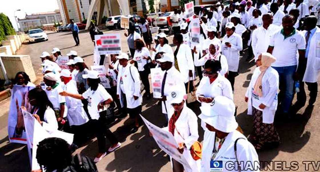 Da Dumi-Dumi- Likitoci zasu tsunduma yajin aiki ranar Litinin Da Dumi-Dumi- Likitoci zasu tsunduma yajin aiki ranar Litinin