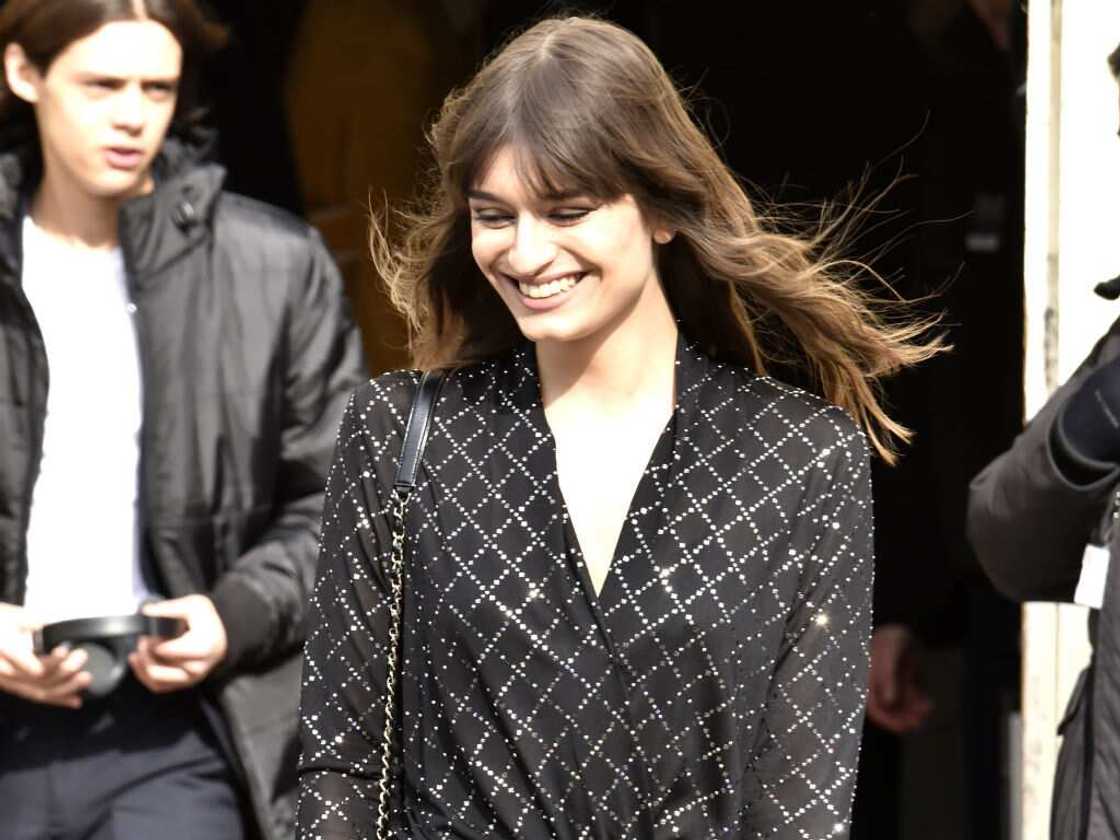 Biographie de Clara Luciani: origines, taille, albums, photos Biographie de Clara Luciani: origines, taille, albums, photos