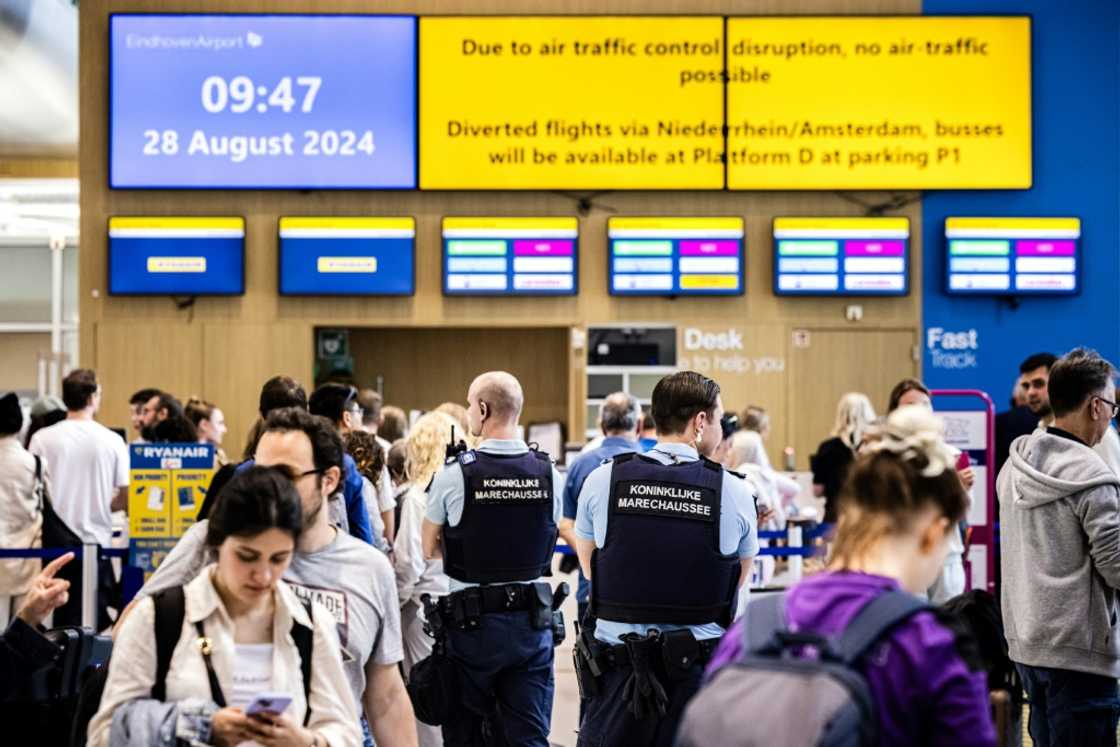 Planes were grounded for hours at Eindhoven airport Planes were grounded for hours at Eindhoven airport