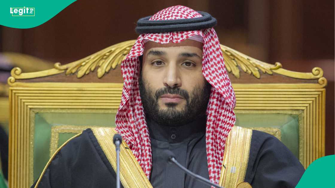 Visa fee payment requires 402.21 riyals by credit card at Saudi immigration counters. Visa fee payment requires 402.21 riyals by credit card at Saudi immigration counters.