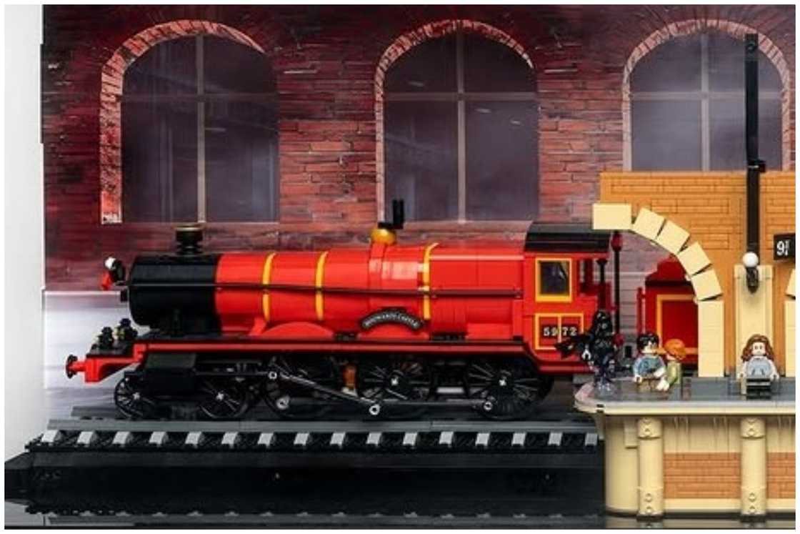 LEGO Hogwarts Express Collectors Edition