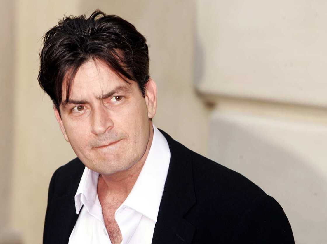 Charlie Sheen épouse Charlie Sheen épouse