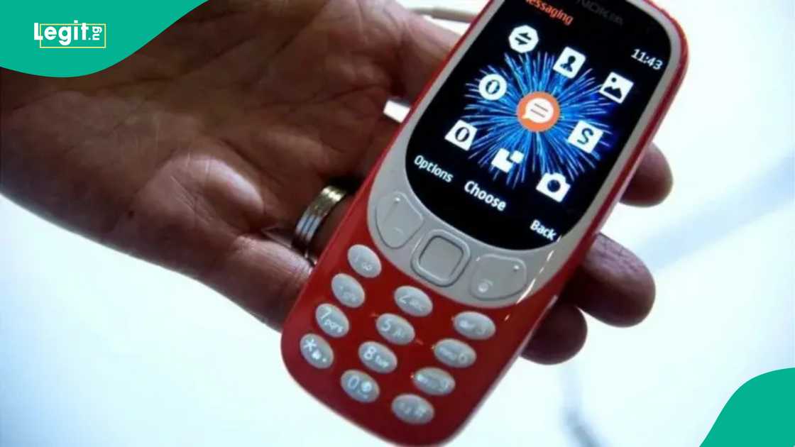 Bayan wadatar wayoyin hannu da zuwan Facebook, WhatsApp, kasuwar buga waya da aika sako ta mutu Bayan wadatar wayoyin hannu da zuwan Facebook, WhatsApp, kasuwar buga waya da aika sako ta mutu