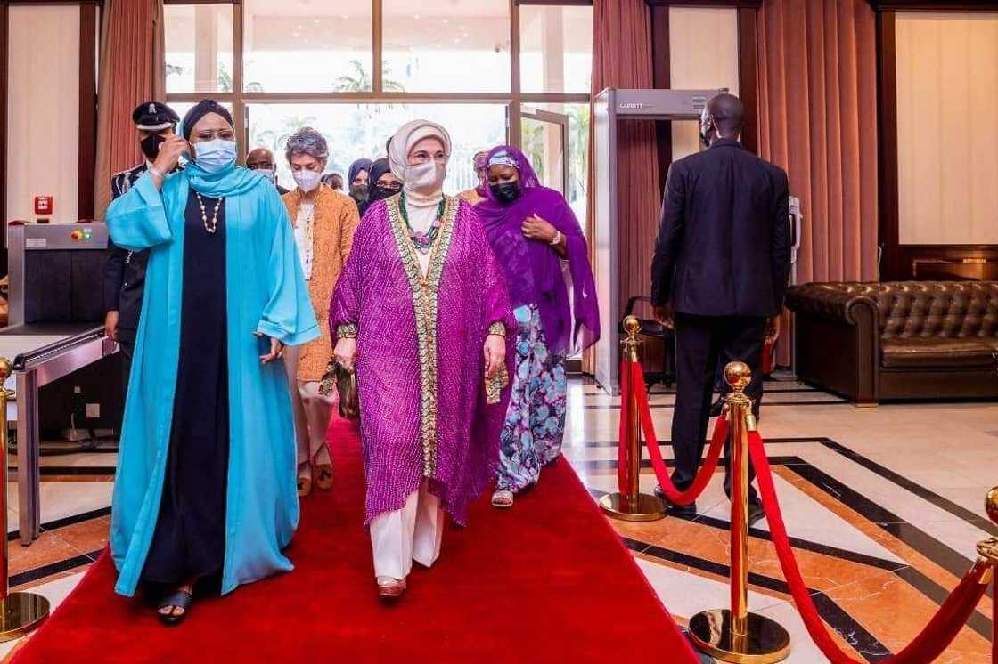 Matar shugaban Turkiyya da Aisha Buhari Matar shugaban Turkiyya da Aisha Buhari