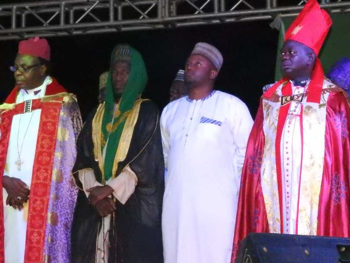 2019: Masoya sun kawo karshen addu’o’in kwanaki 40 da suka yi wa Buhari (hotuna) 2019: Masoya sun kawo karshen addu’o’in kwanaki 40 da suka yi wa Buhari (hotuna)