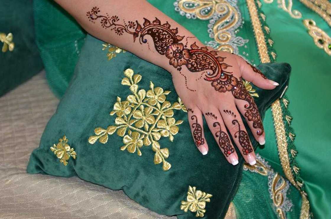 Complex flower henna Complex flower henna