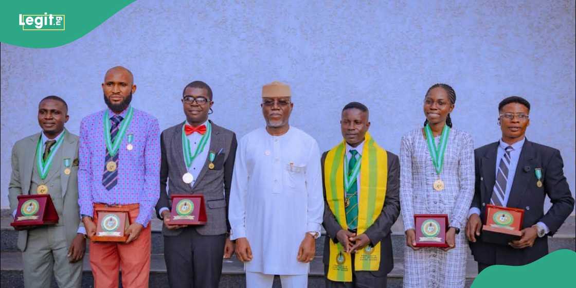 Seven outstanding NYSC corps members received automatic employment from the Ondo State Government.