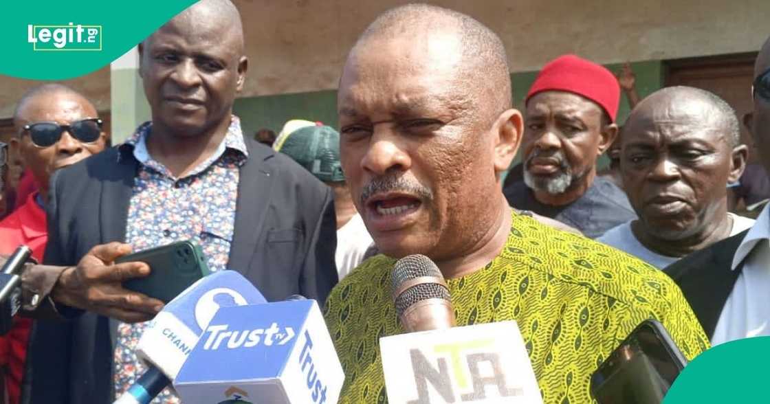 Senator Sam Anyanwu has raised an alarm over the move by certain PDP governors to form a new party. Senator Sam Anyanwu has raised an alarm over the move by certain PDP governors to form a new party.