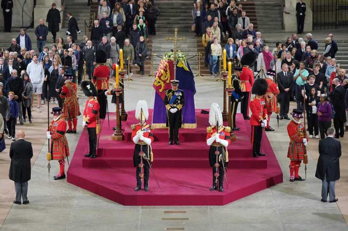 Charles led his siblings, Princess Anne, Prince Andrew and Prince Edward, in a vigil at their mother's coffin Charles led his siblings, Princess Anne, Prince Andrew and Prince Edward, in a vigil at their mother's coffin