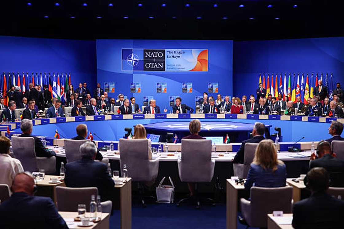 Shugabannin NATO yayin wani taro