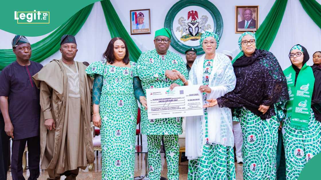 Remi Tinubu storms Plateau, donates N1bn to victims Remi Tinubu storms Plateau, donates N1bn to victims