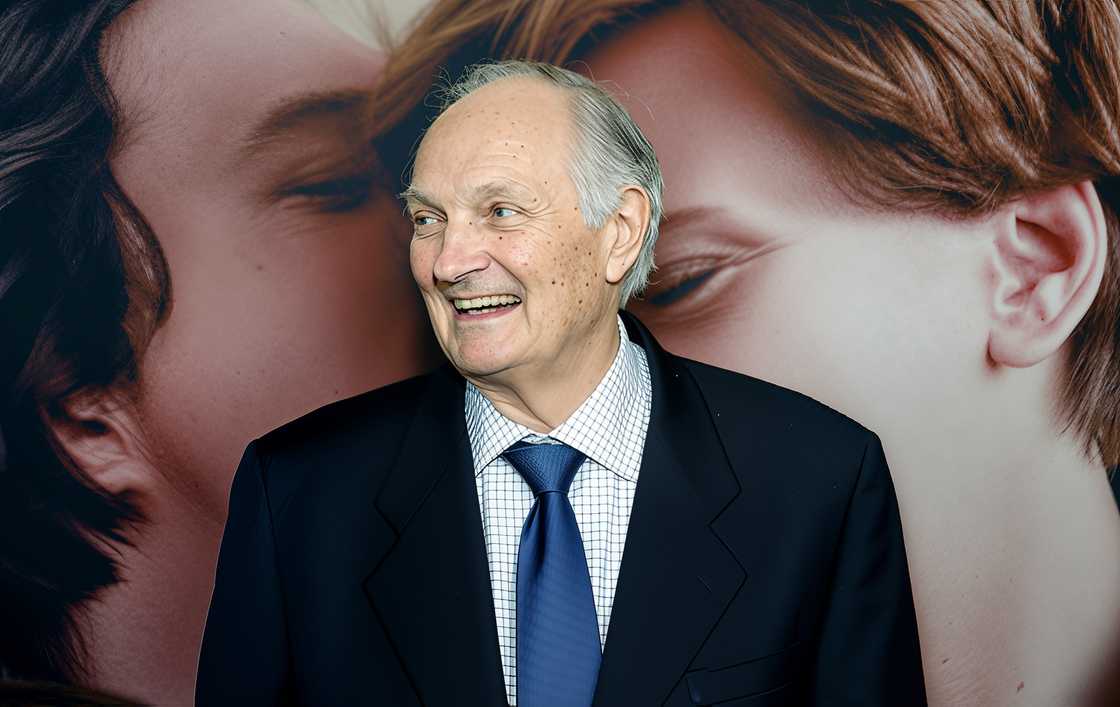 Alan Alda at Paris Theater in New York City Alan Alda at Paris Theater in New York City